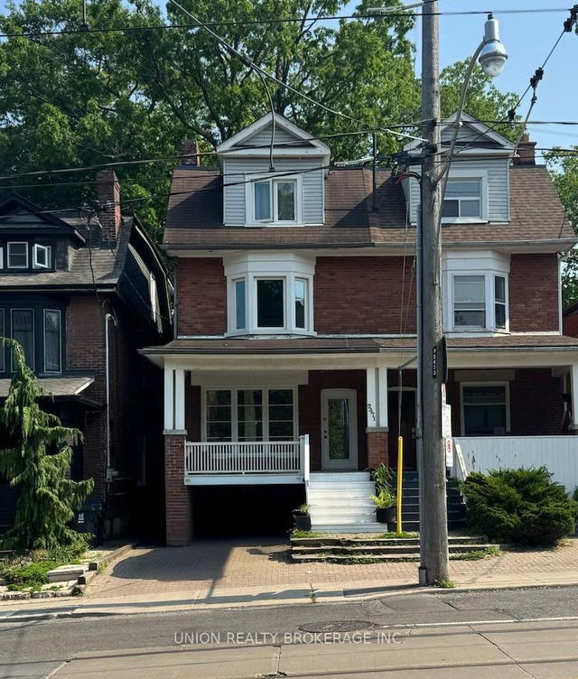 Main - 2471 Queen Street E