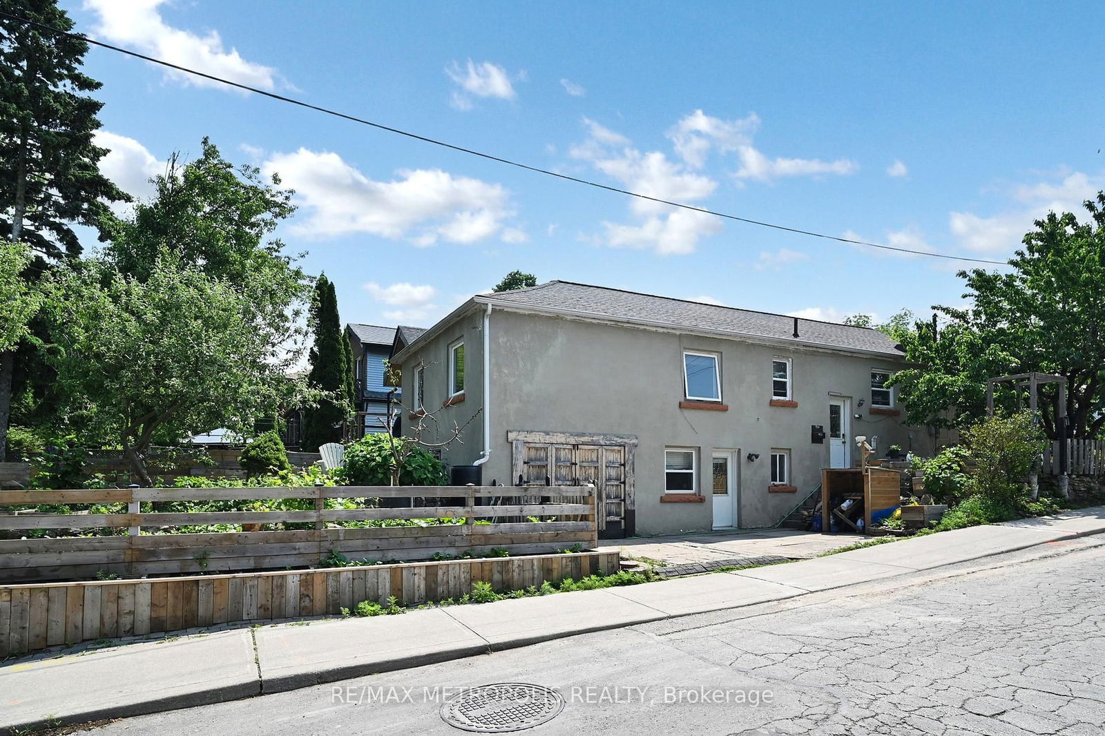 Detached House for sale at 982 Cosburn Avenue, Toronto, Woodbine-Lumsden, M4C 2X1 - MLS: E12219986