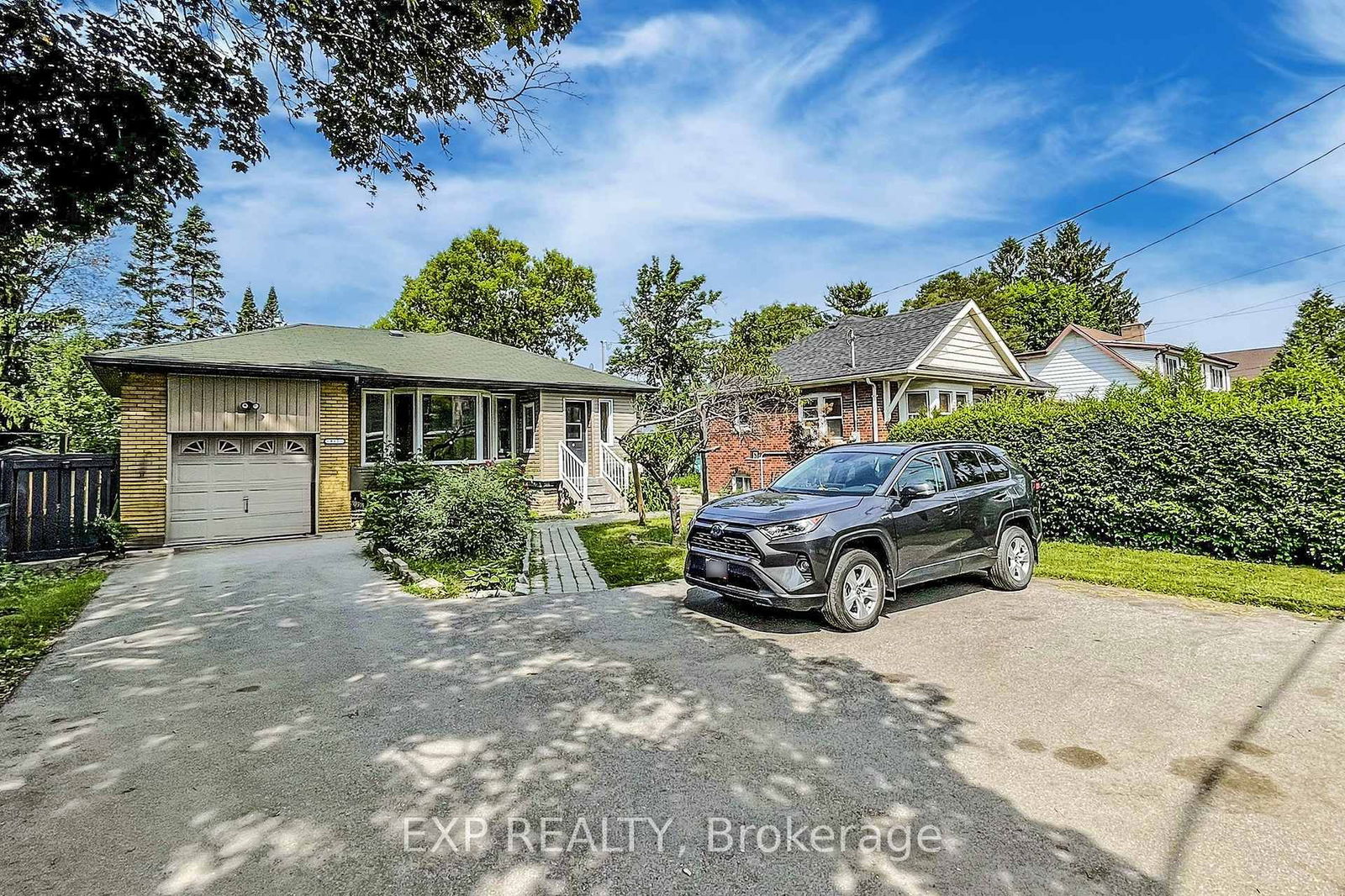 Detached House for sale at 812 Kennedy Road, Toronto, Ionview, M1K 2C8 - MLS: E12220218