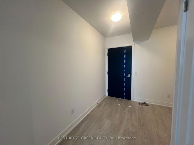 1621 - 2545 Simcoe Street N