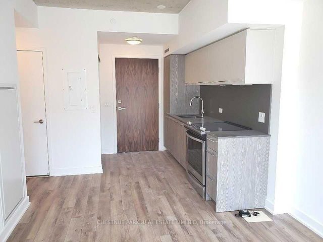 912 - 30 Baseball Place
