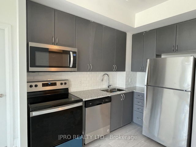 618 - 3220 Sheppard Avenue E