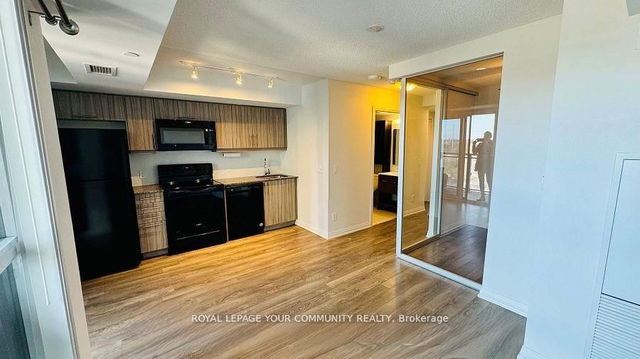 702 - 30 Meadowglen Place