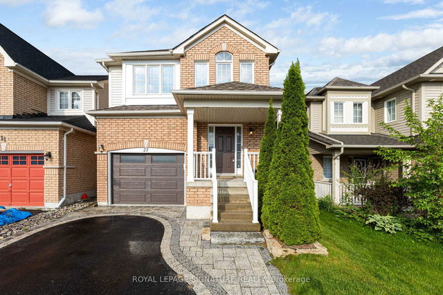 27 Lunney Crescent