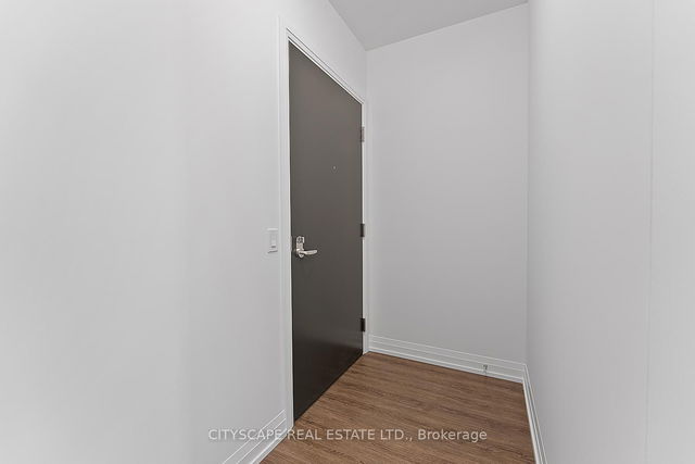 1807 - 286 Main Street