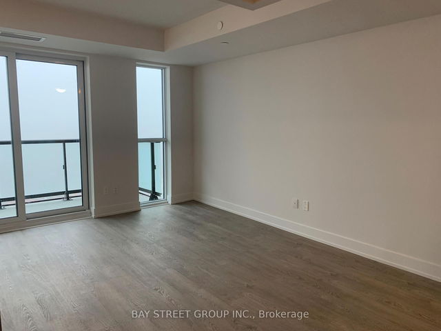 602 - 2550 Simcoe Street N