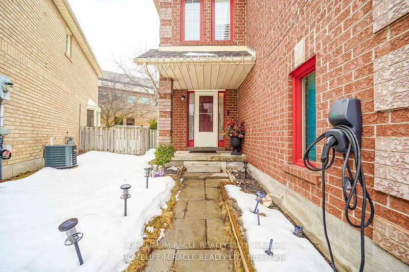 15 Heaver Dr, Whitby, L1N 9K4 | Image 3