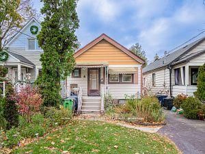 4 Westlake Crescent