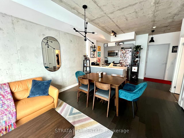 606 - 1201 Dundas Street E