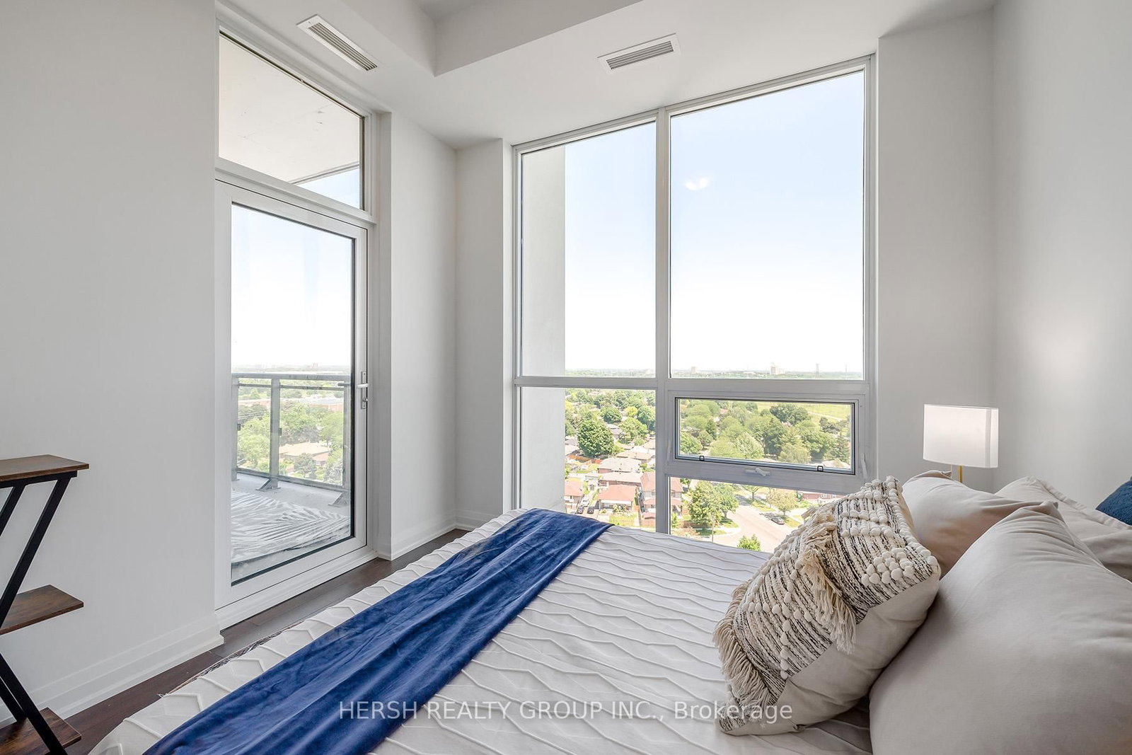 10 Meadowglen Place, Unit LPH5 - Photo 5