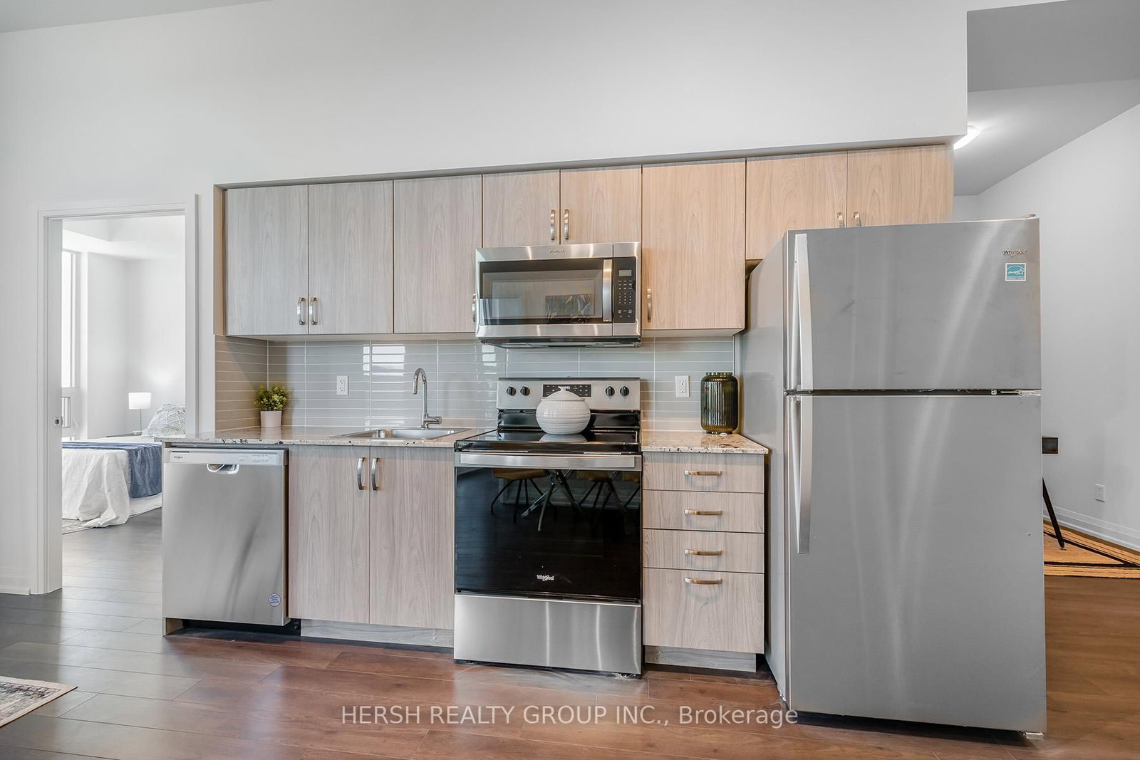 10 Meadowglen Place, Unit LPH5 - Photo 7