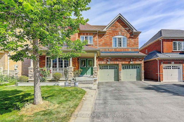 66 Howlett Crescent