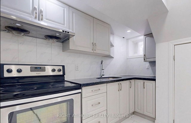 #Lower - 11 Dalehurst Ave Avenue