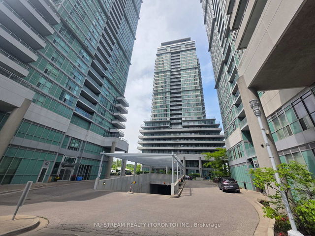 812 - 60 Town Centre Court