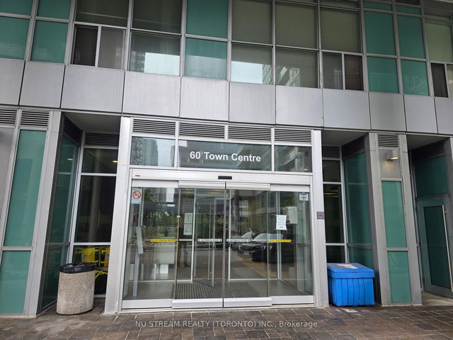 812 - 60 Town Centre Court