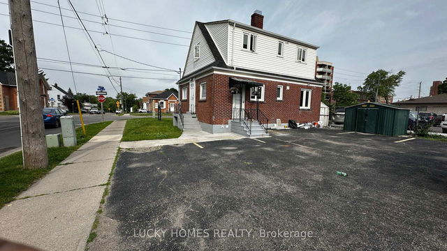 (Main+Lower) - 157 Centre Street S