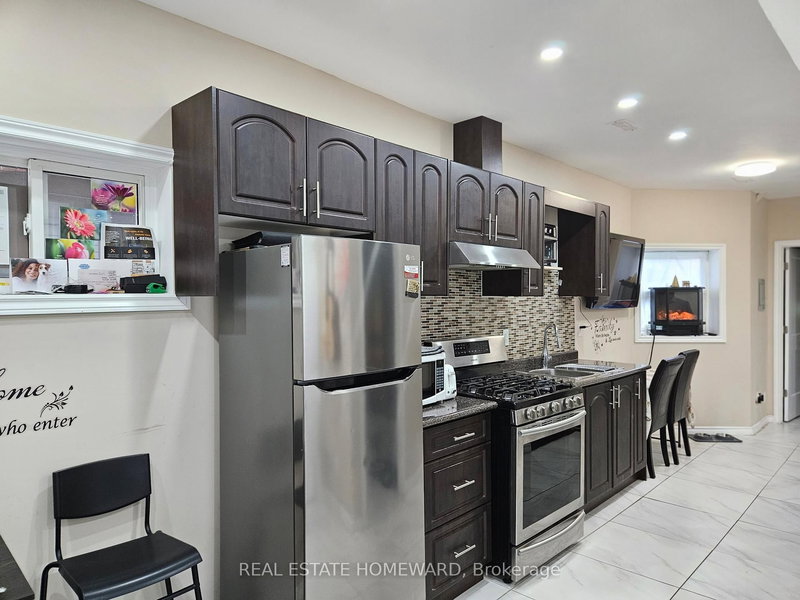 Lower - 141 Coxwell Ave, Toronto, M4L 3B4 | Image 3