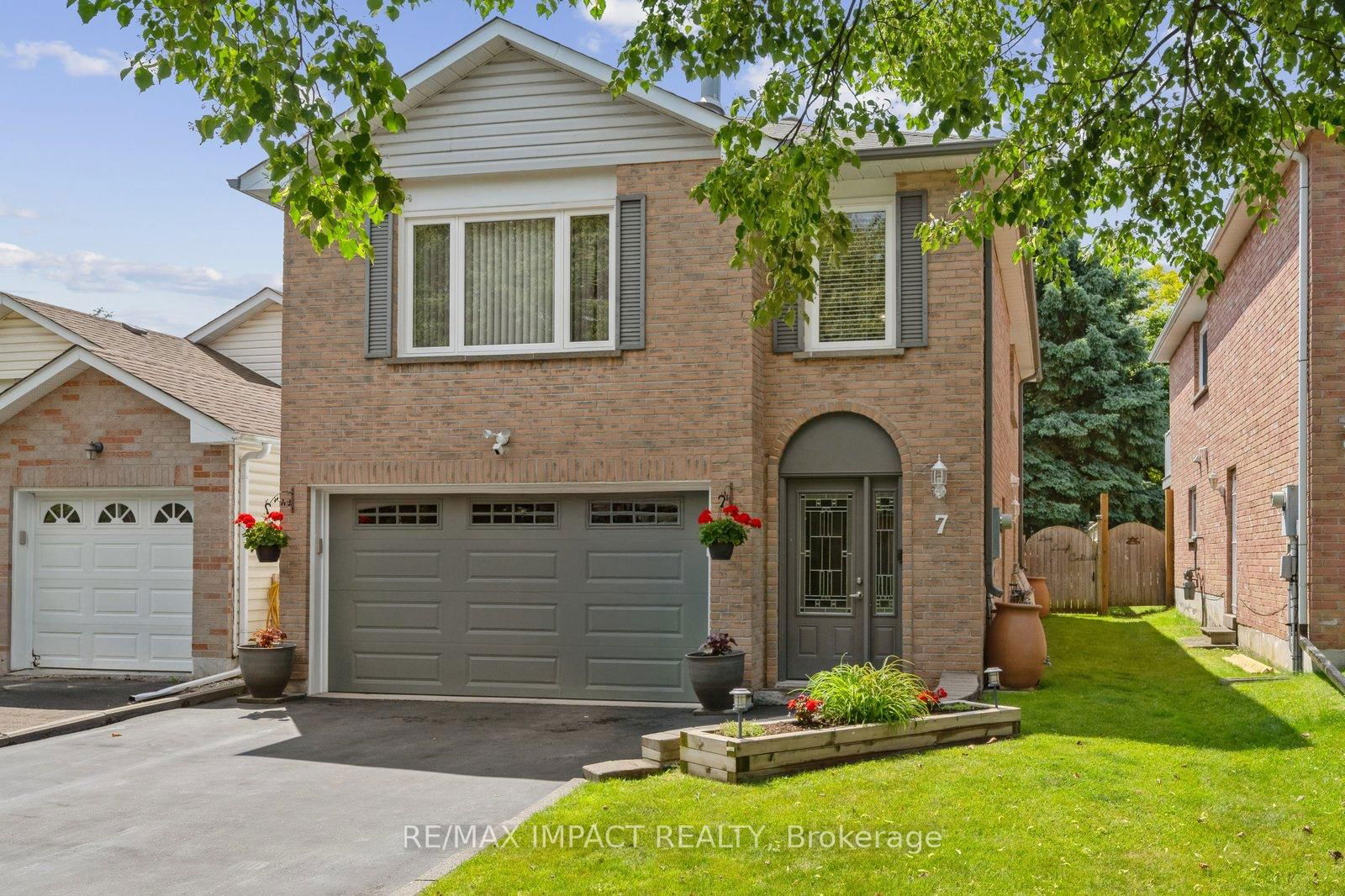 Property at 7 Farncomb