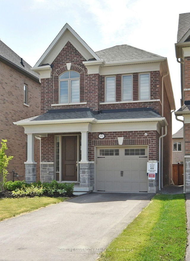 92 Deer Ridge Crescent