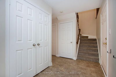 55 Hearthstone Cres, Clarington - Courtice image-0-4