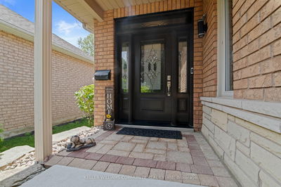 200 Sprucewood Cres, Clarington - Bowmanville image-0-3