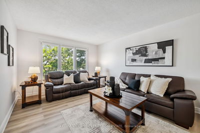 4 Pinedale Cres, Clarington - Courtice image-0-3