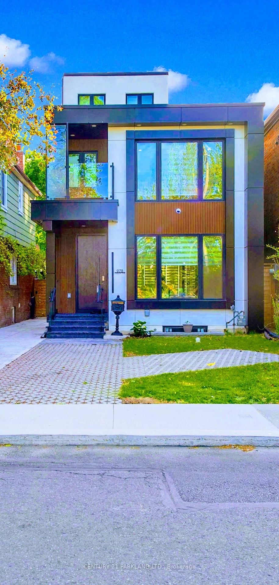 Detached House for sale at 978 Carlaw Avenue, Toronto, Ontario, M4K 3M1 - Broadview North - MLS: E12235165