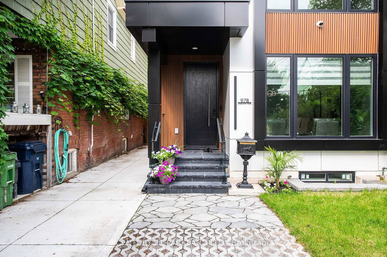 Detached House for sale at 978 Carlaw Avenue, Toronto, Ontario, M4K 3M1 - Broadview North - MLS: E12235165