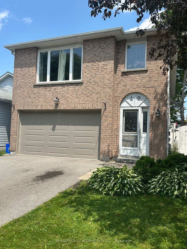 Main Floor - 40 Farncomb Crescent