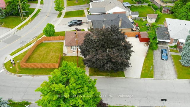 2 Mackinac Crescent