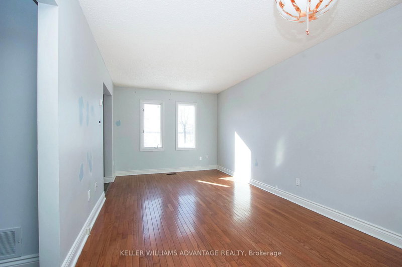 142 Wright Cres N, Ajax, L1S 6X6 | Image 2