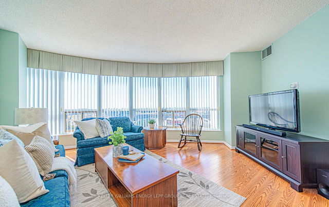1007 - 712 Rossland Road E