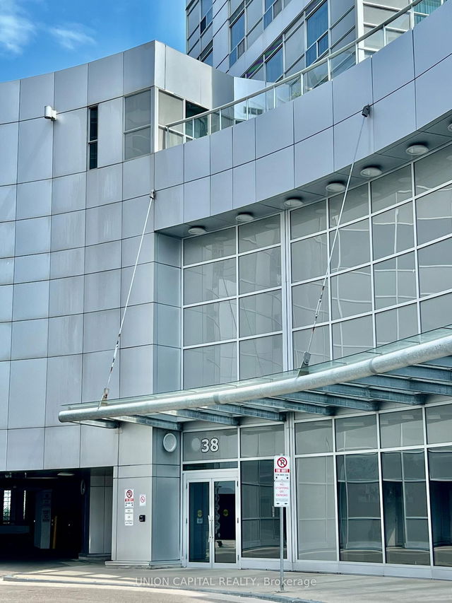 1907 - 38 Lee Centre Drive S