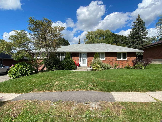 906 Walnut Street W