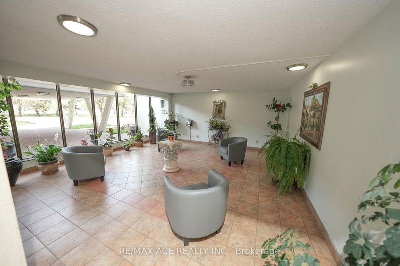 701 - 301 Prudential Dr, Toronto, M1P 4V3 | Image 3