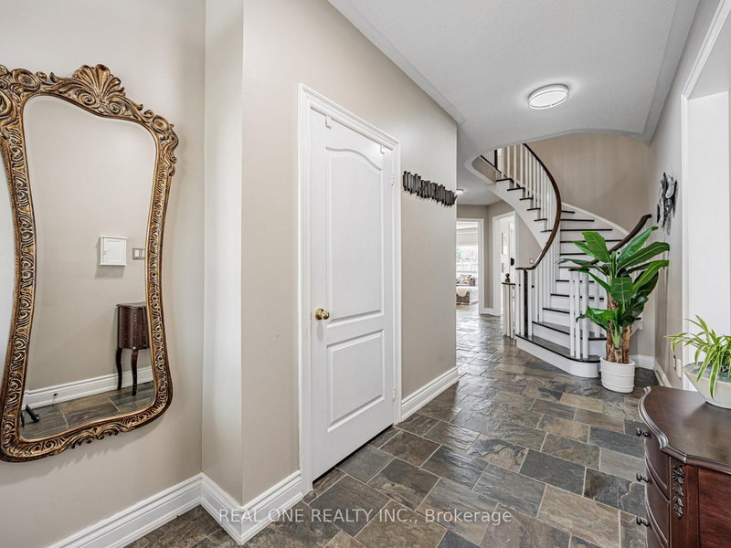 51 Hanson Cres, Whitby, L1M 2K9 | Image 3