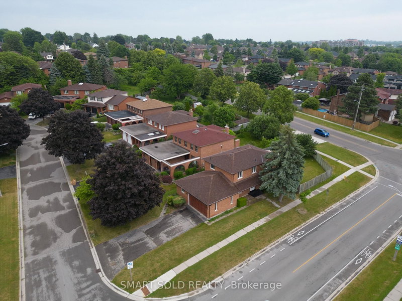 217 Waverly St N, Oshawa, L1J 7C7 | Image 2