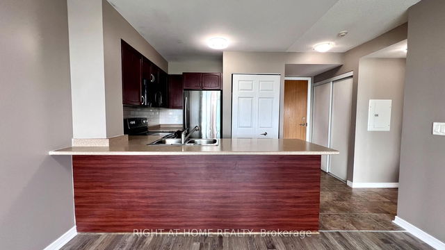 806 - 340 Watson Street W