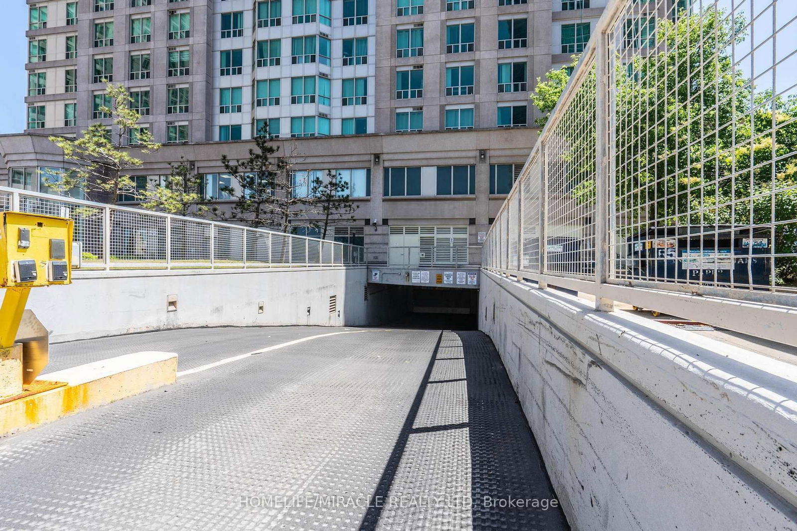 Condo for sale at 1506-1 Lee Centre Drive, Toronto, Ontario, M1H 3J2 - Woburn - MLS: E12245910