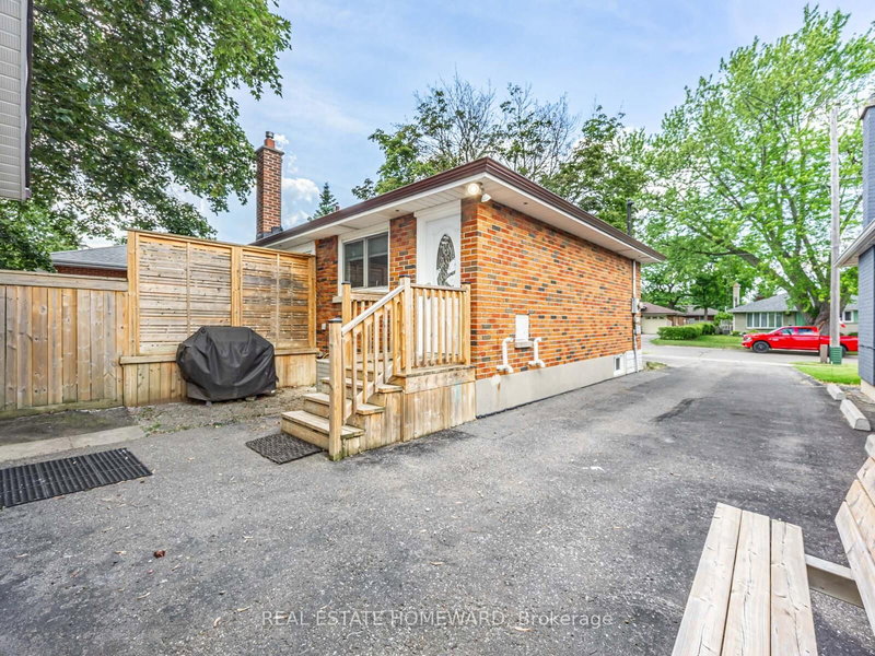793 Eastglen Dr, Oshawa, L1G 1H3 | Image 3
