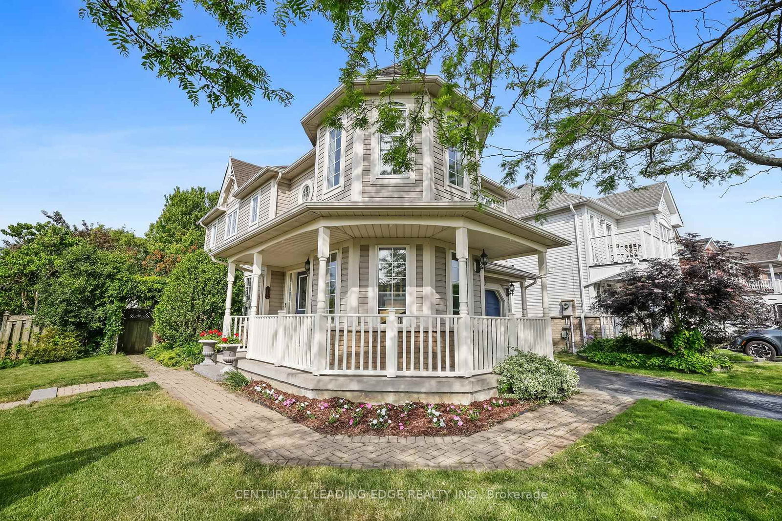 Listing photo 2