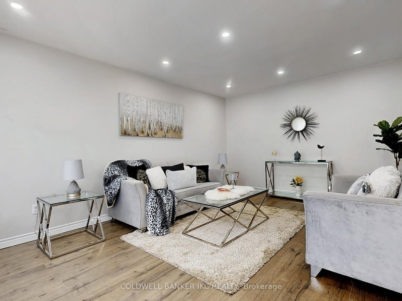 352 Phillip Murray Ave, Oshawa, L1J 1H2 | Image 3