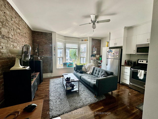 2 - 1060 Gerrard Street E