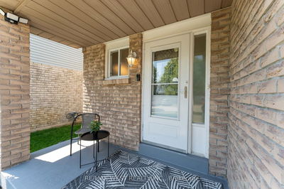 172 Lichen Cres, Oshawa - McLaughlin image-0-3