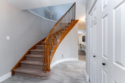172 Lichen Cres, Oshawa - McLaughlin image-0-4