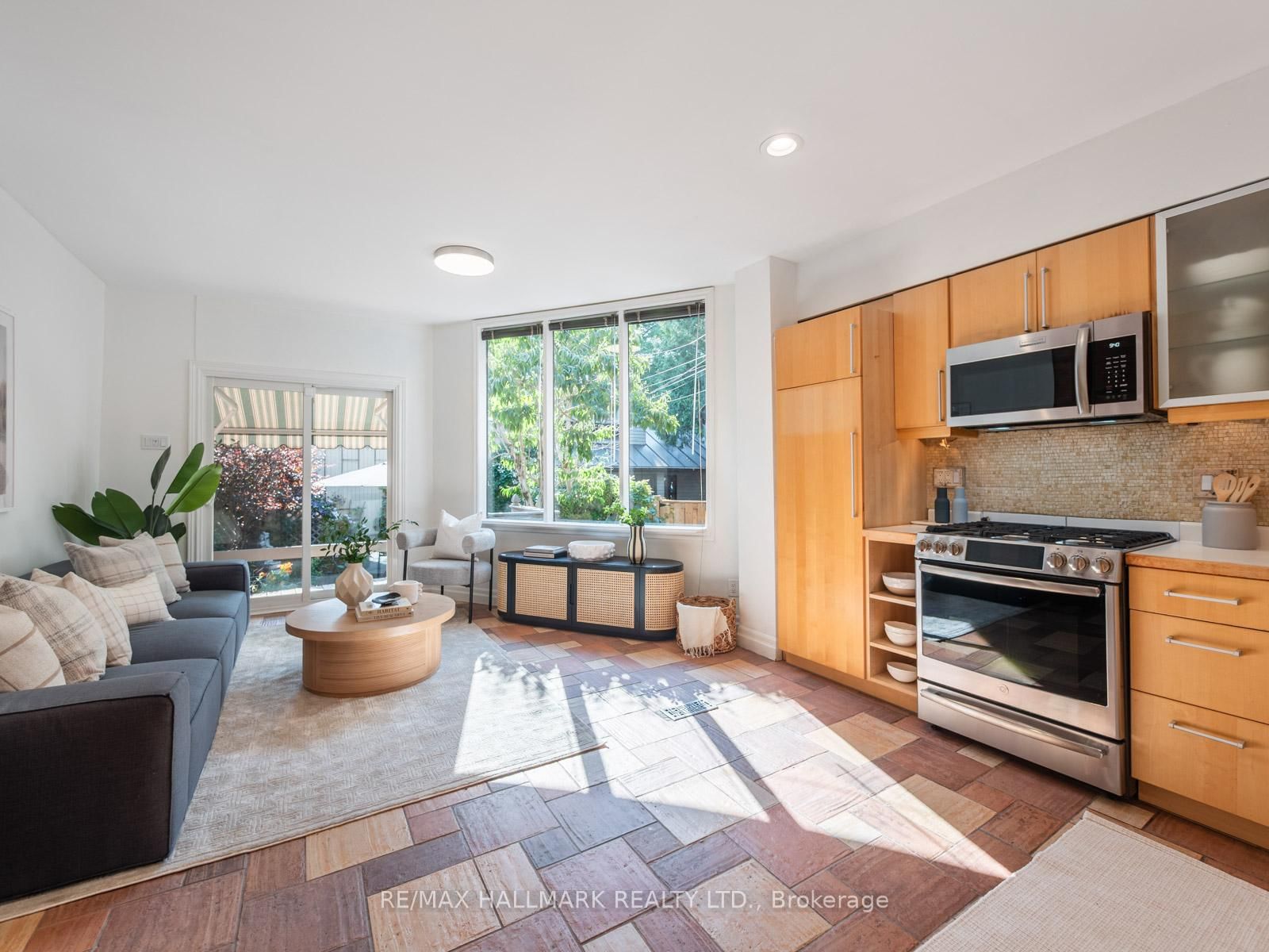 Listing Image 10