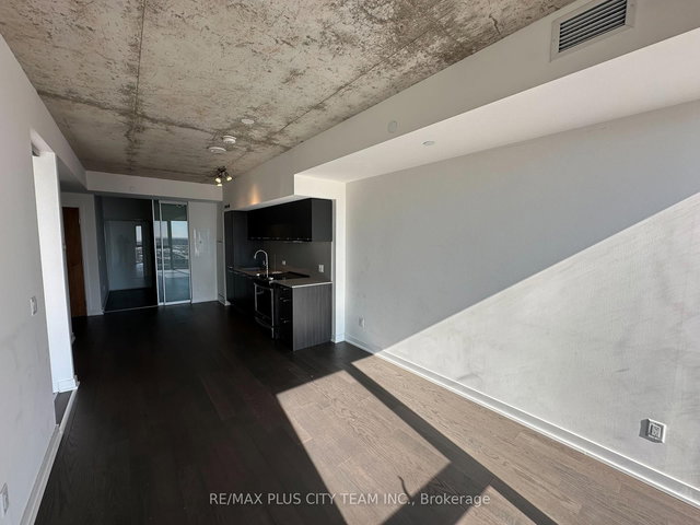 1406 - 15 Baseball Place