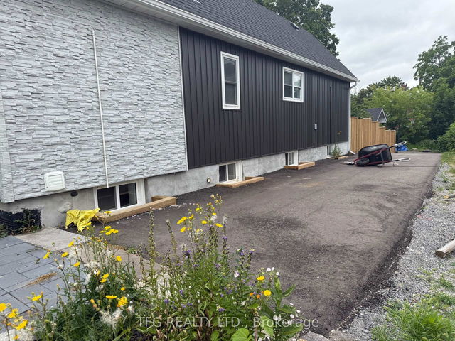 bsmt - 600 Athol Street