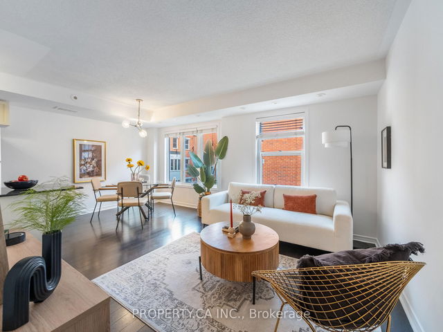 4 - 819 Dundas Street E