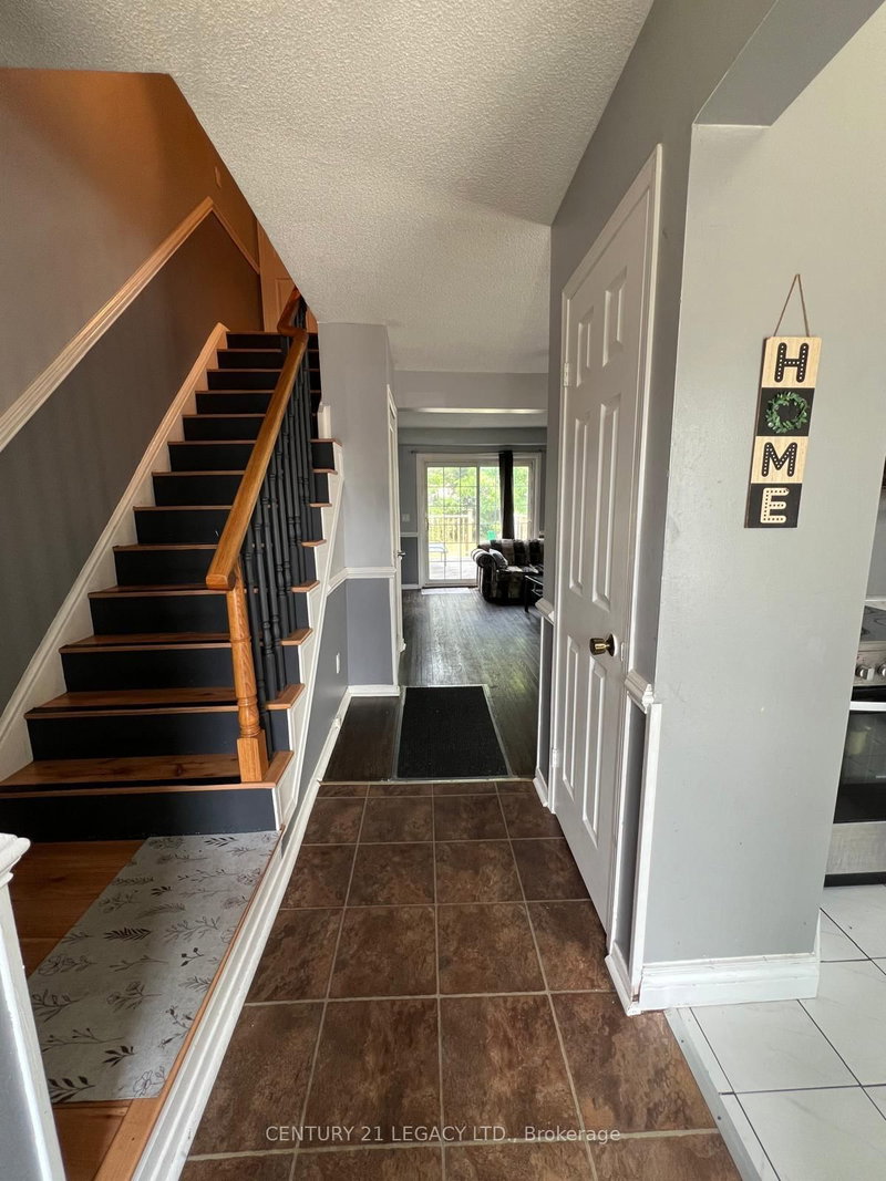 1544 Connery Cres, Oshawa, L1J 8G1 | Image 2